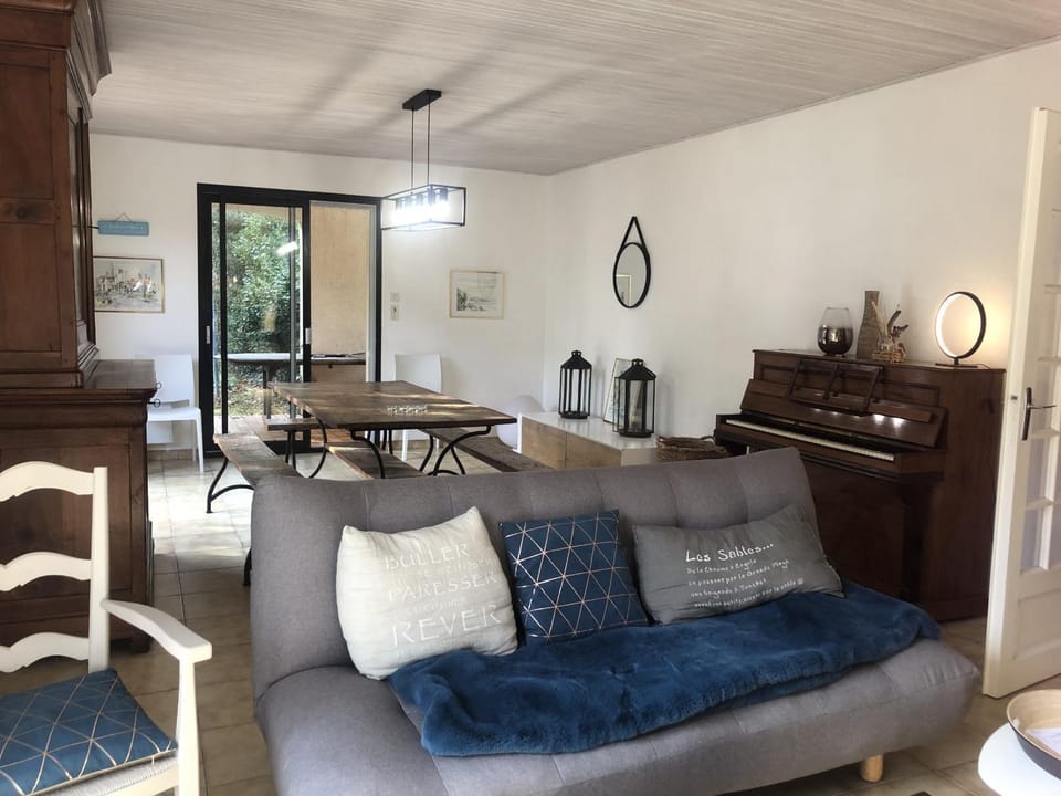 Communal lounge/ TV room, Living room