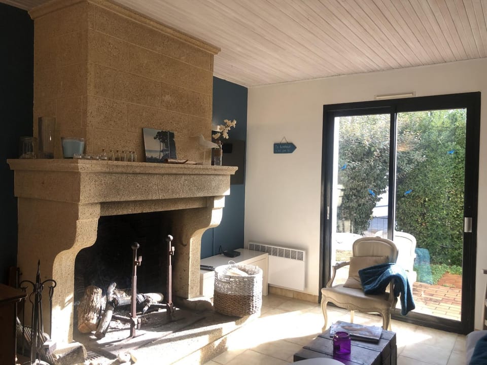Communal lounge/ TV room, Living room