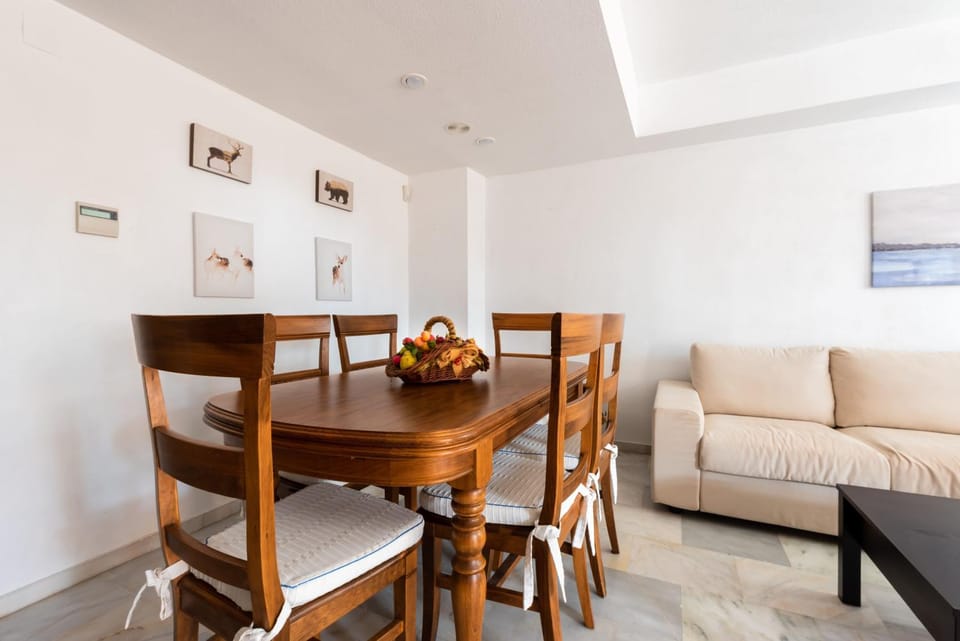TV and multimedia, Living room, Lounge or bar, Dining area