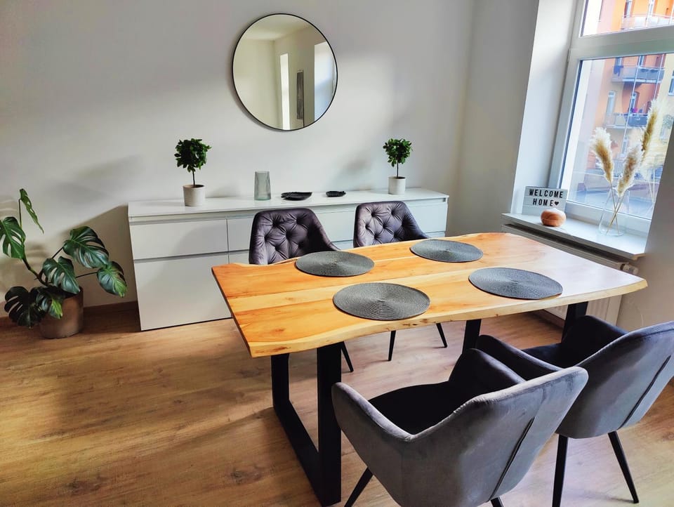 Living room, Dining area, Breakfast