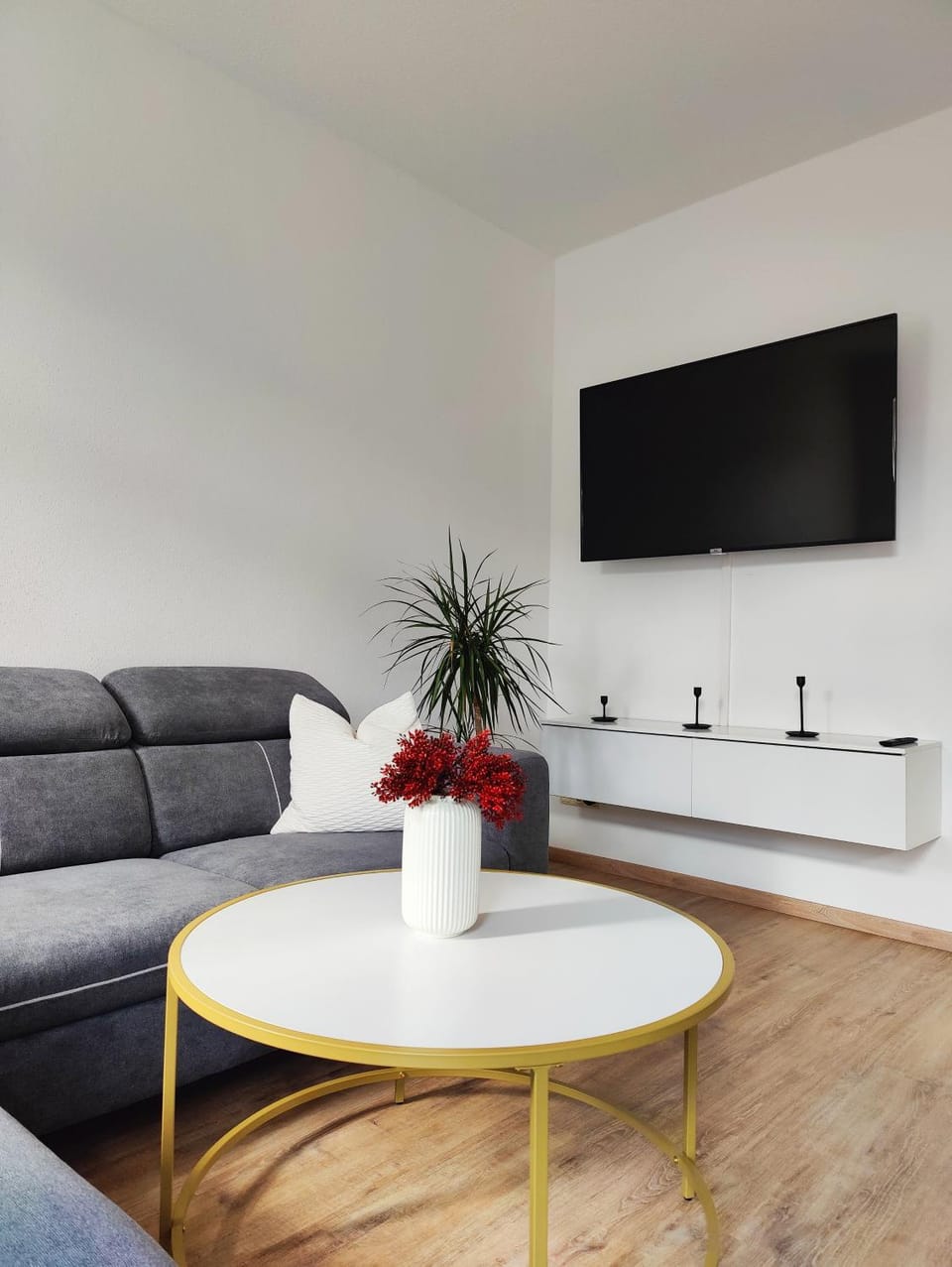 TV and multimedia, Living room, Evening entertainment