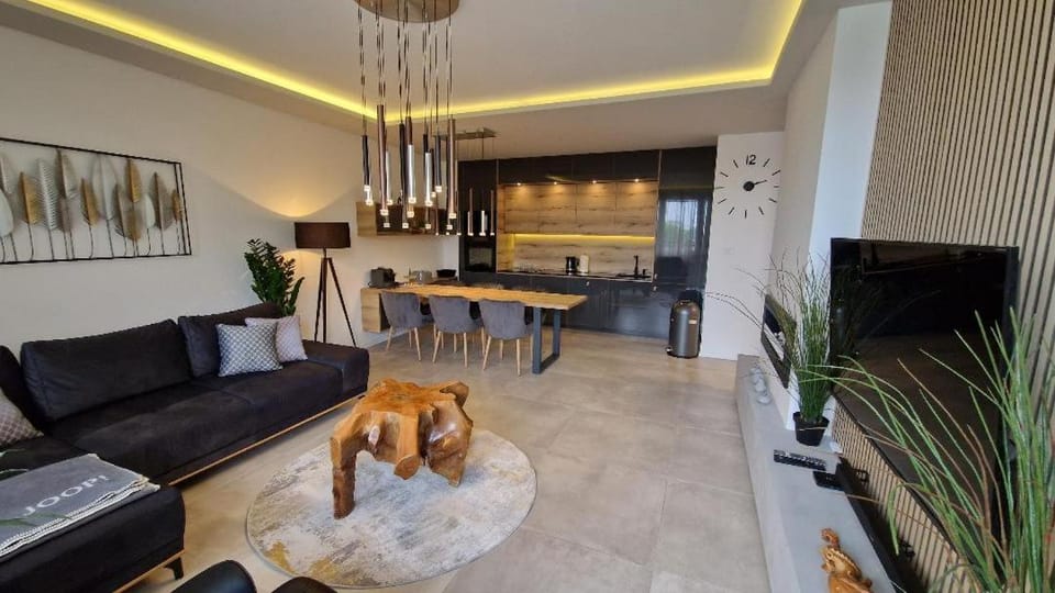 Kitchen or kitchenette, Living room, Dining area