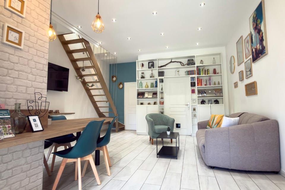Library, Living room