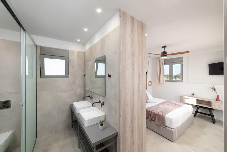 Bathroom, Bedroom