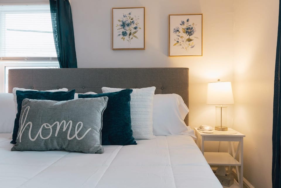 Villa Chic near Downtown Bristol King Bed Apartment in Bristol
