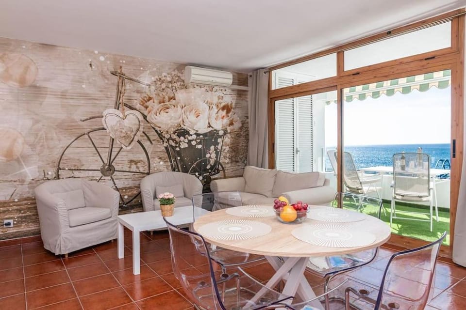 View (from property/room), Balcony/Terrace, Living room