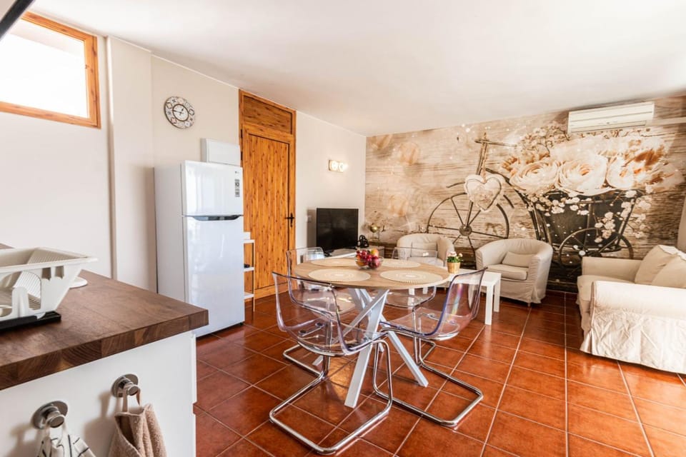 TV and multimedia, Kitchen or kitchenette, Living room, Dining area