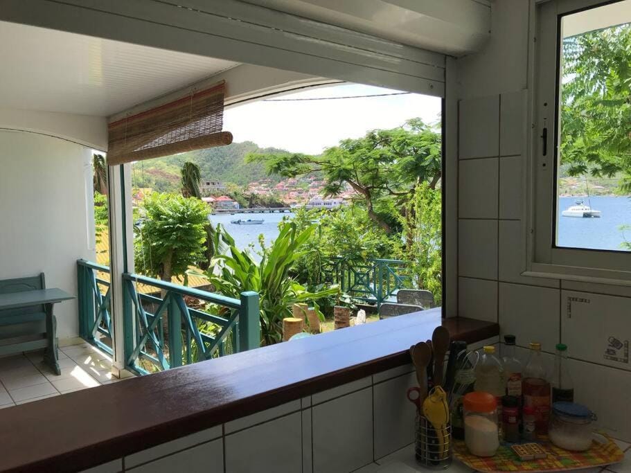 Case à Lili, joli bas de villa face à la mer. House in Leeward Islands