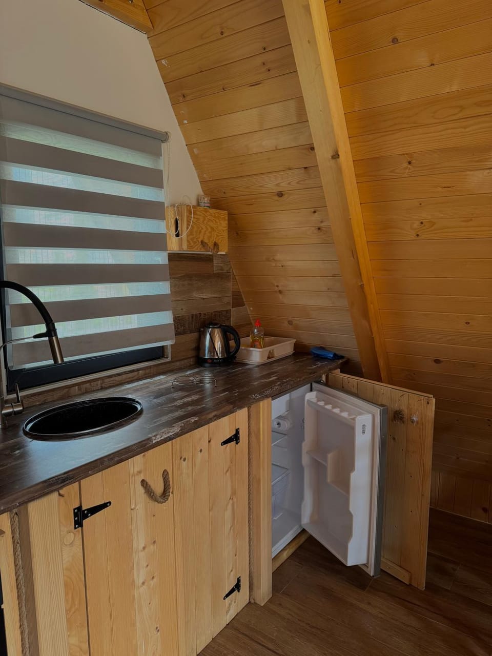 Kitchen or kitchenette, kitchen