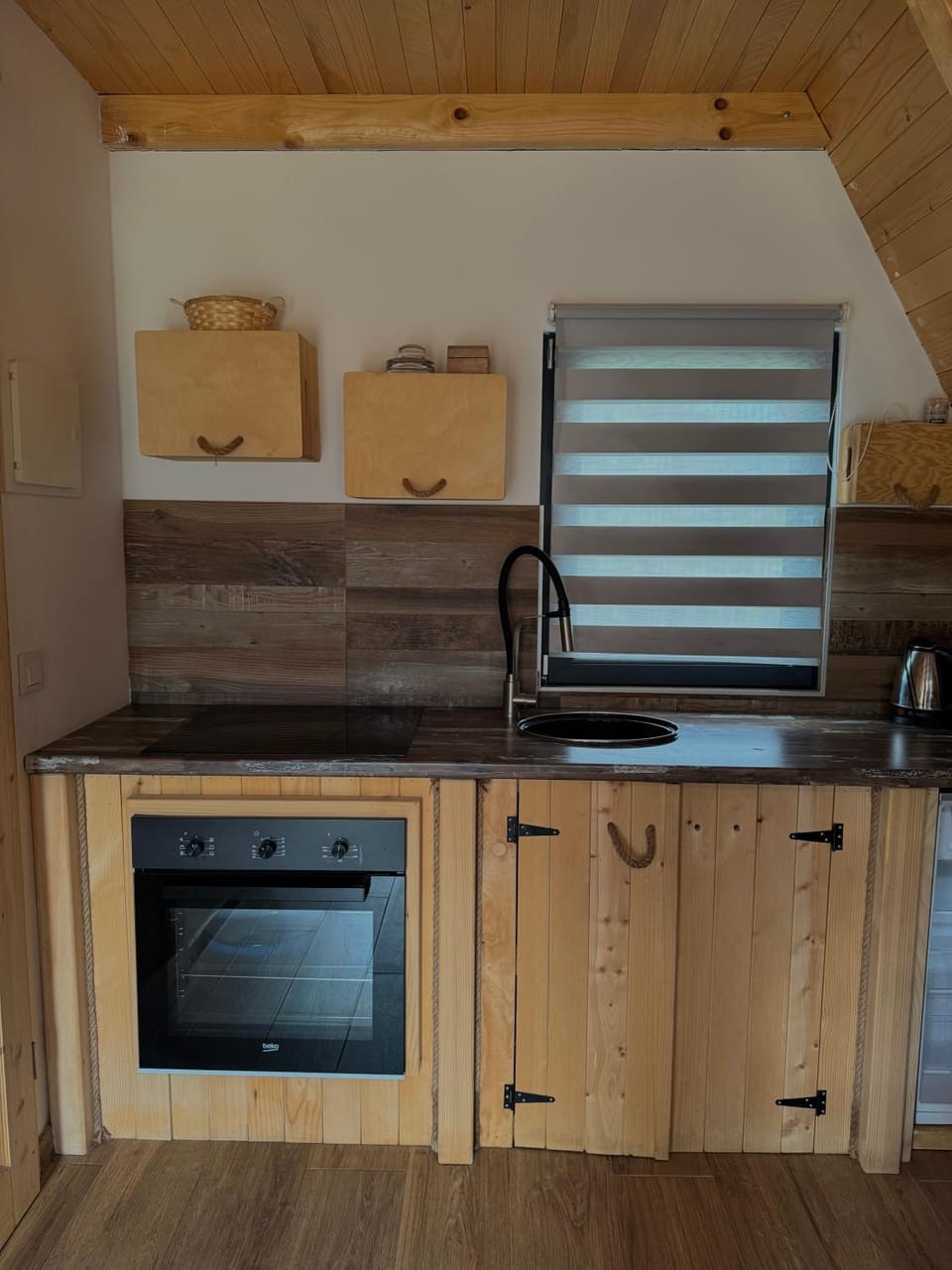 Kitchen or kitchenette, kitchen