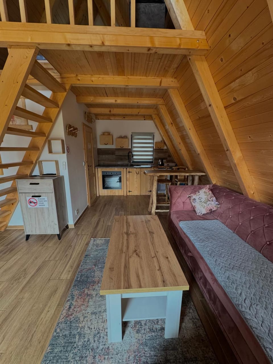 Kitchen or kitchenette, Living room, Seating area, Dining area