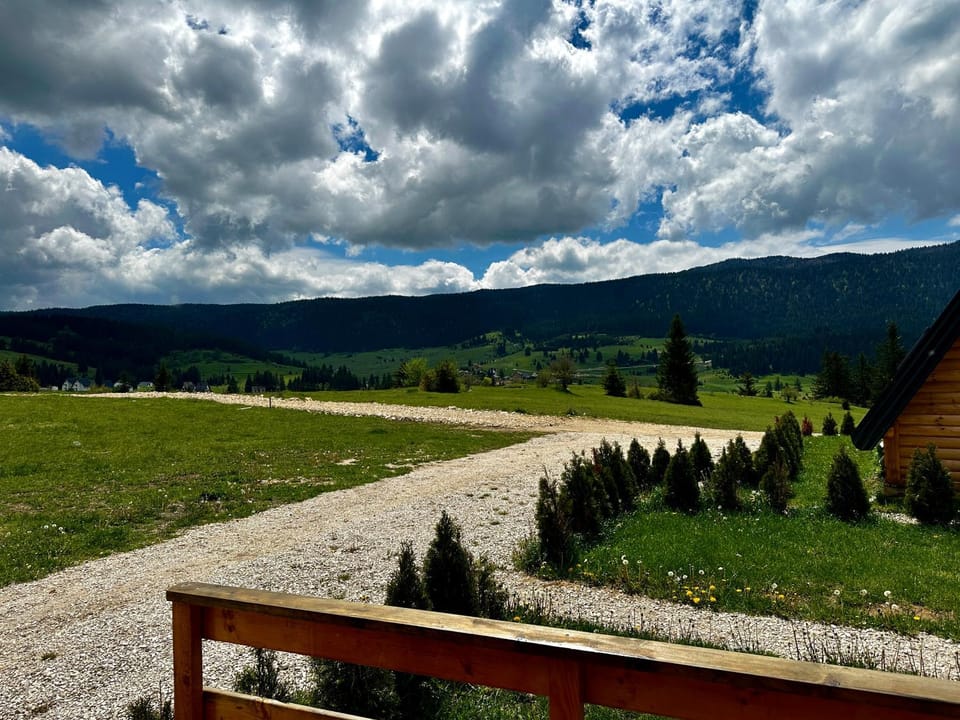 Nearby landmark, Spring, Day, Natural landscape, Mountain view