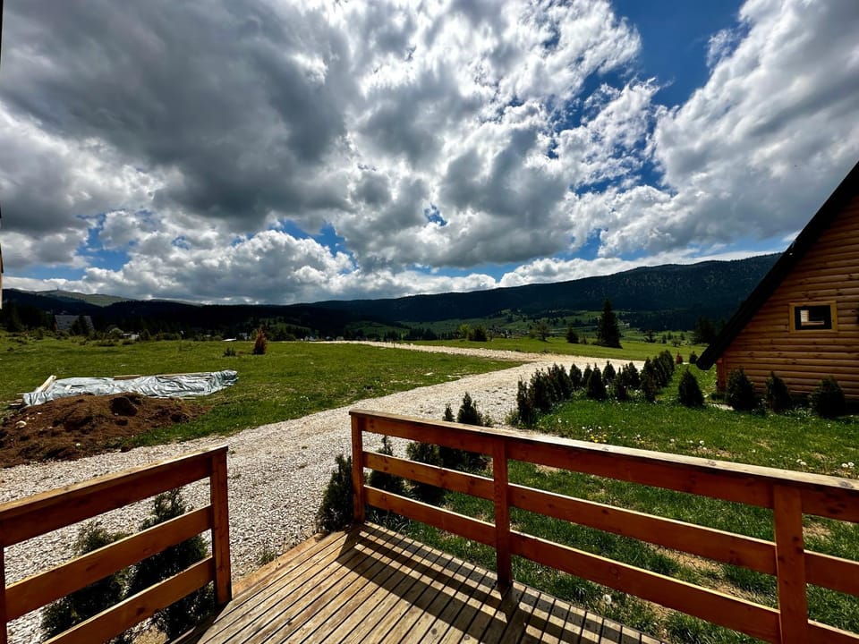 Nearby landmark, Spring, Day, Natural landscape, Mountain view