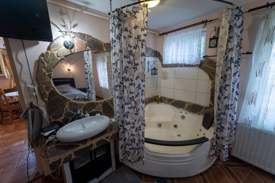 Hot Tub, Bedroom, Bath