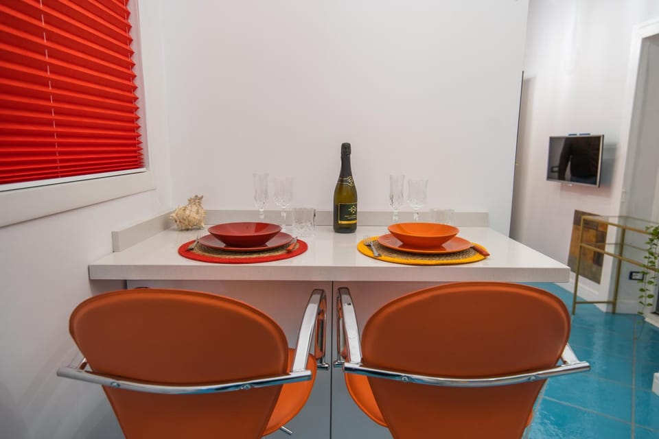 Seating area, Dining area