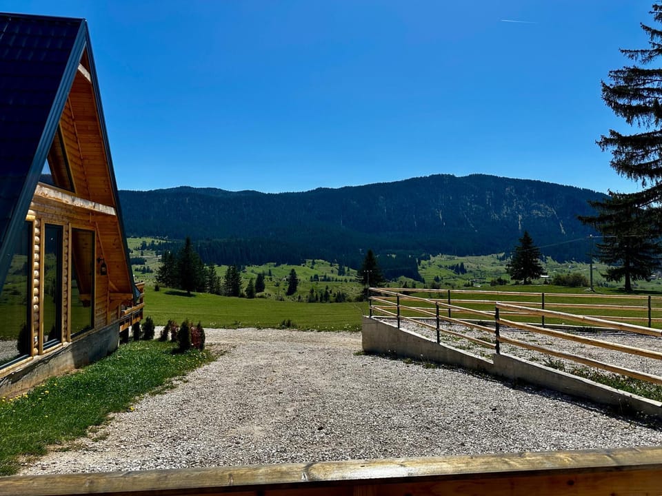 Nearby landmark, Spring, Day, Natural landscape, Mountain view