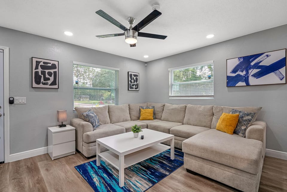 Cozy & Completely Remodeled 2 Bedroom Apartment Apartment in Tampa