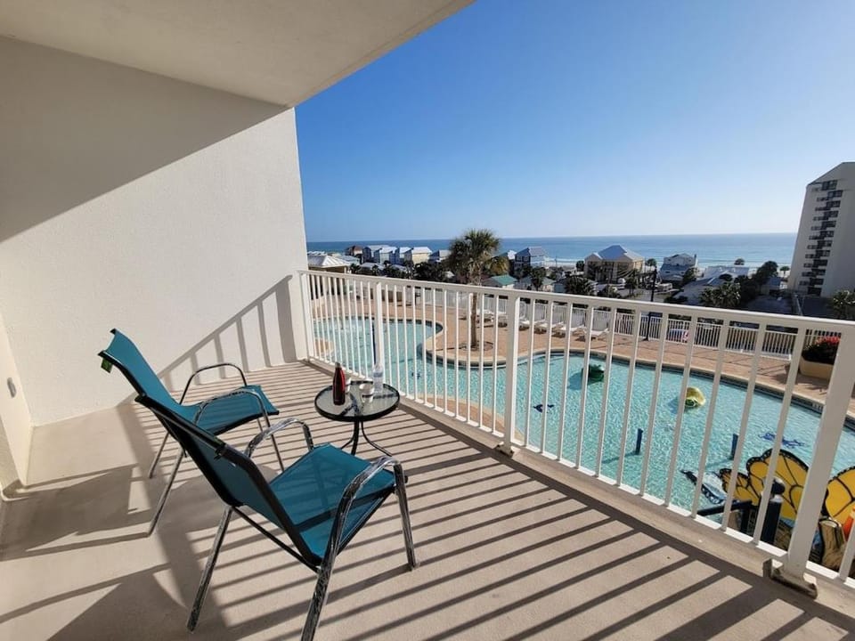 Balcony/Terrace, Pool view, Sea view