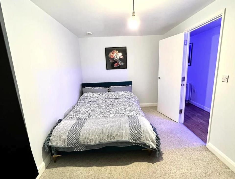 Amazing Location with Parking Apartment in Maidstone