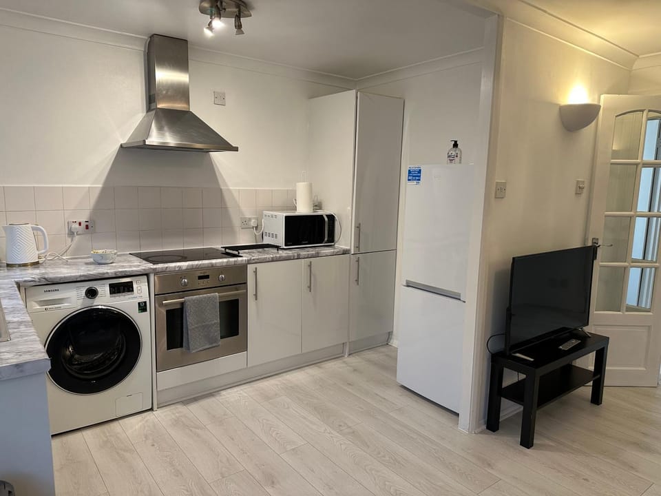 Kitchen or kitchenette, Living room, minibar, pet friendly, stove, toaster, washing machine