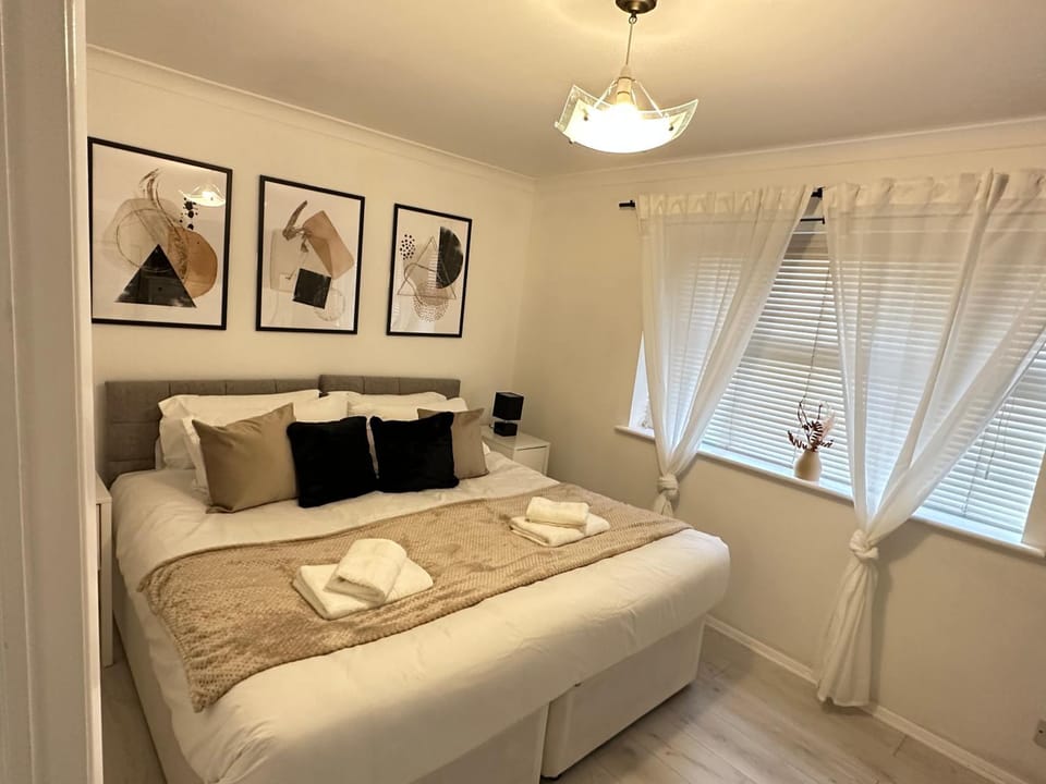 Bed, Photo of the whole room, towels