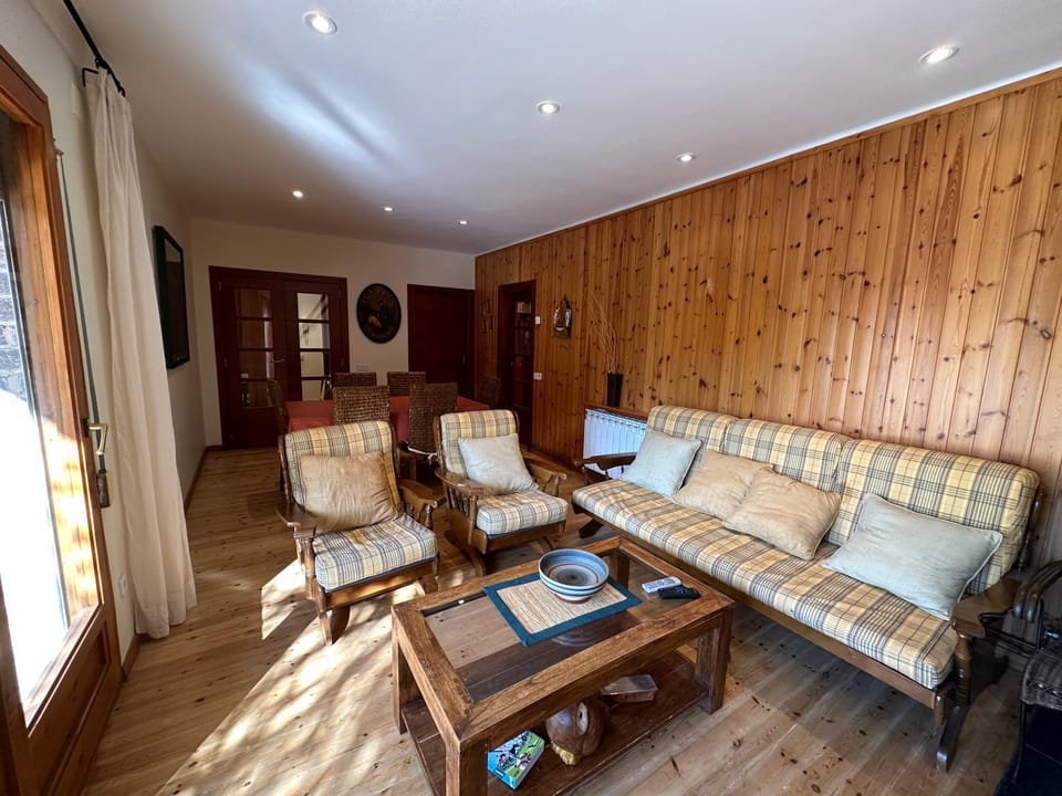 Apartament Rialp amb vistes al riu Noguera Pallaresa Apartment in Pallars Jussà