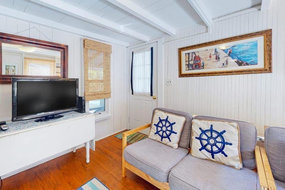 Canary Cottage House in Tisbury