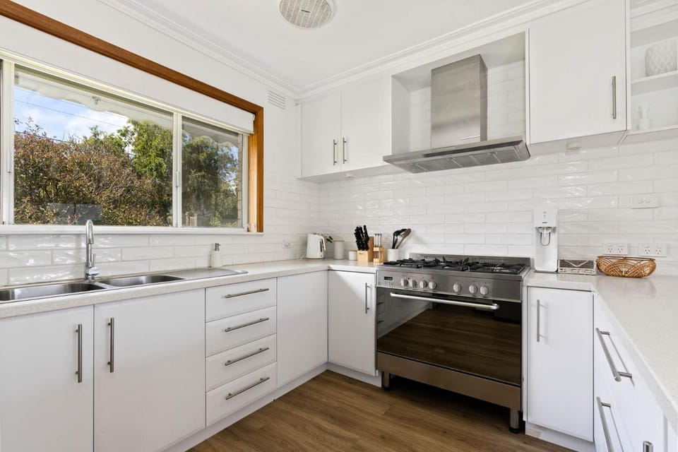 Coffee/tea facilities, Kitchen or kitchenette, pet friendly, stove