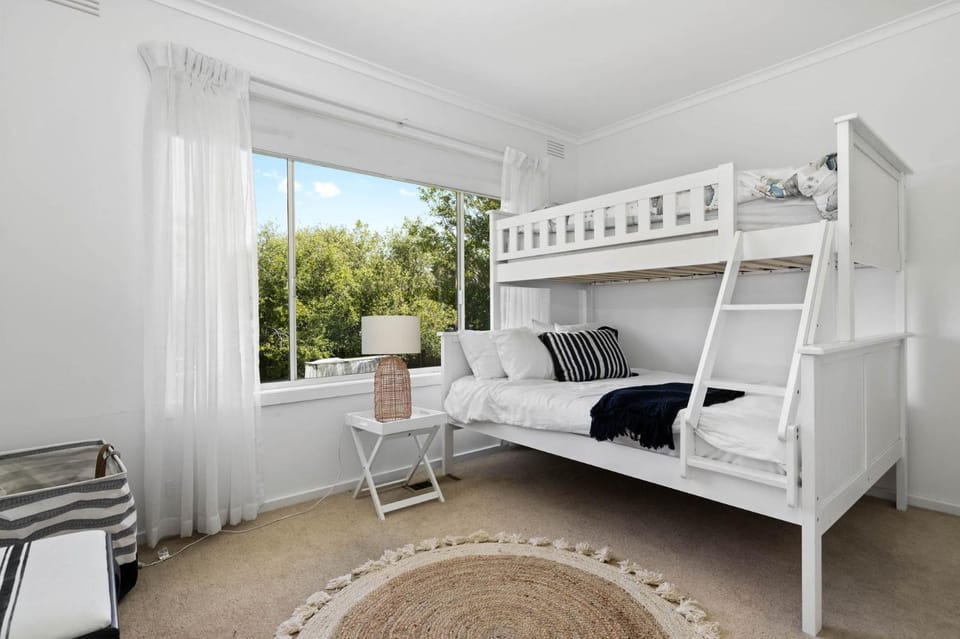 Bedroom, bunk bed