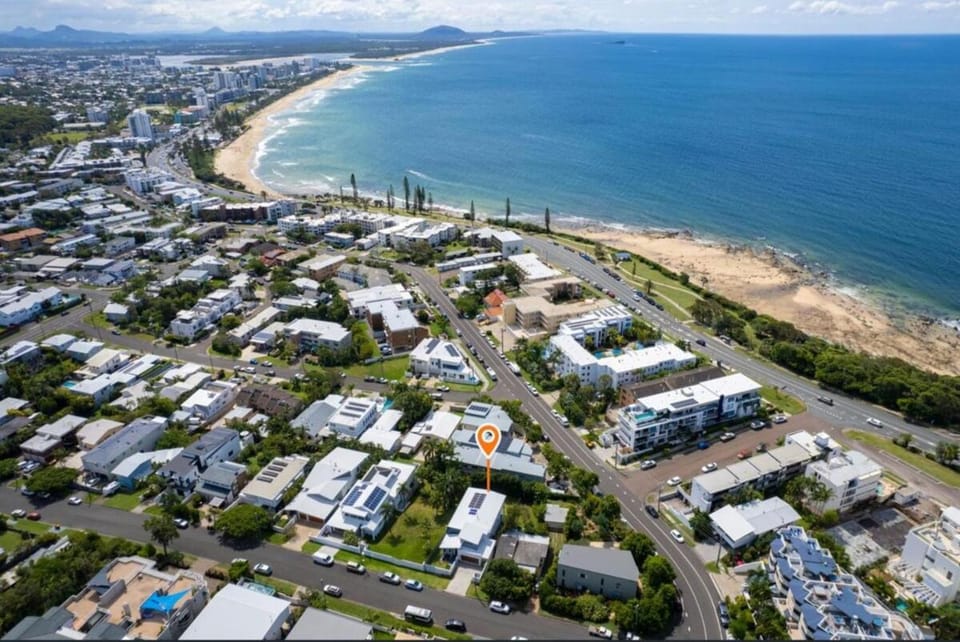 GEORGE8- THE ULTIMATE, FAMILY BEACH HOUSE! House in Sunshine Coast