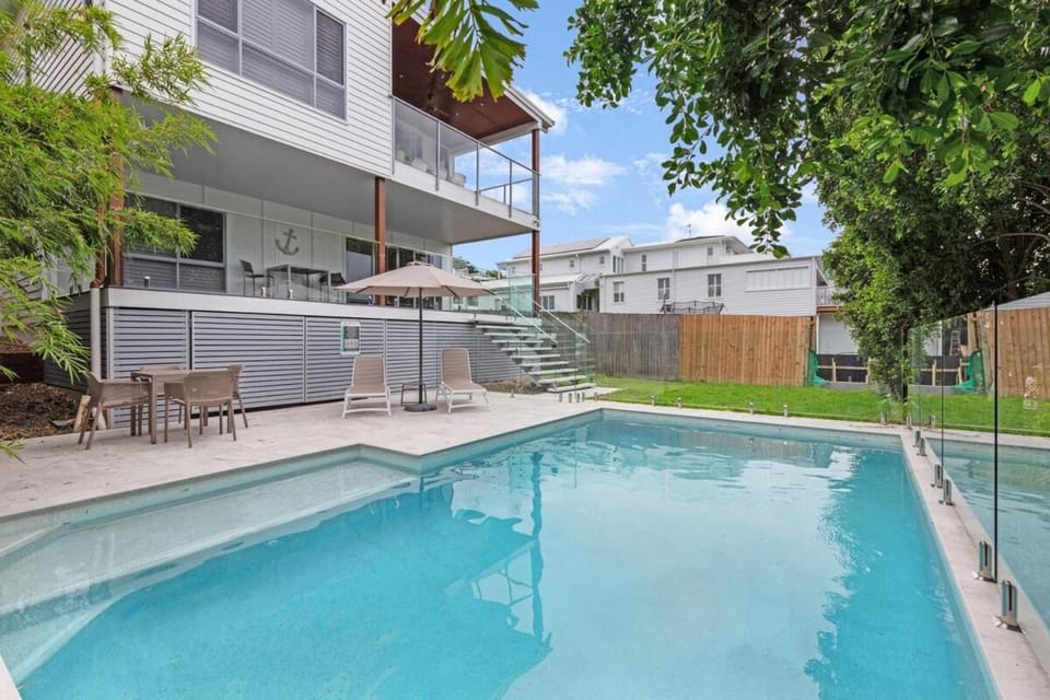 GEORGE8- THE ULTIMATE, FAMILY BEACH HOUSE! House in Sunshine Coast