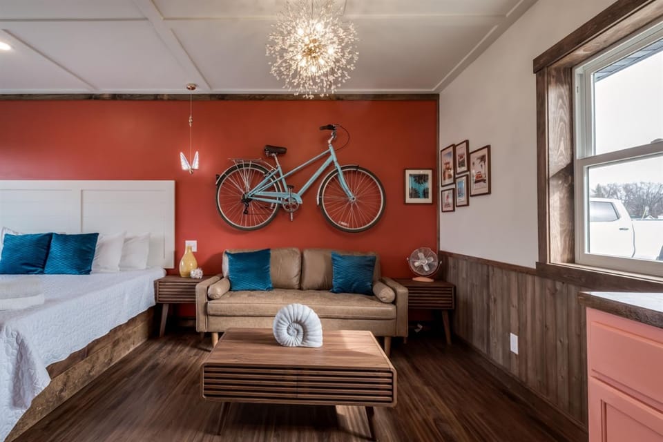 Boutique Hotel King, Queen & Kitchen Suites Easy Drive to Downtown Hotel in Wisconsin