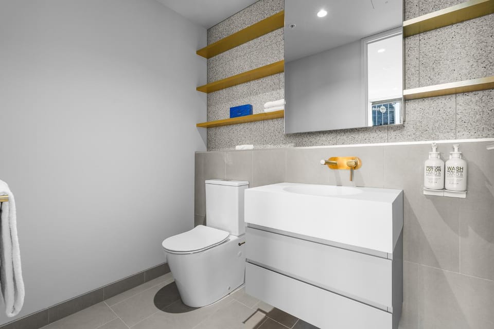 Toilet, Bathroom, towels