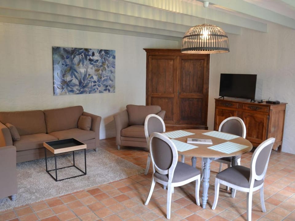 Gîte spacieux avec jardin, piscine, cheminée, et équipements bébé au cœur des vignes du Cognac - FR-1-653-59 House in Nouvelle-Aquitaine