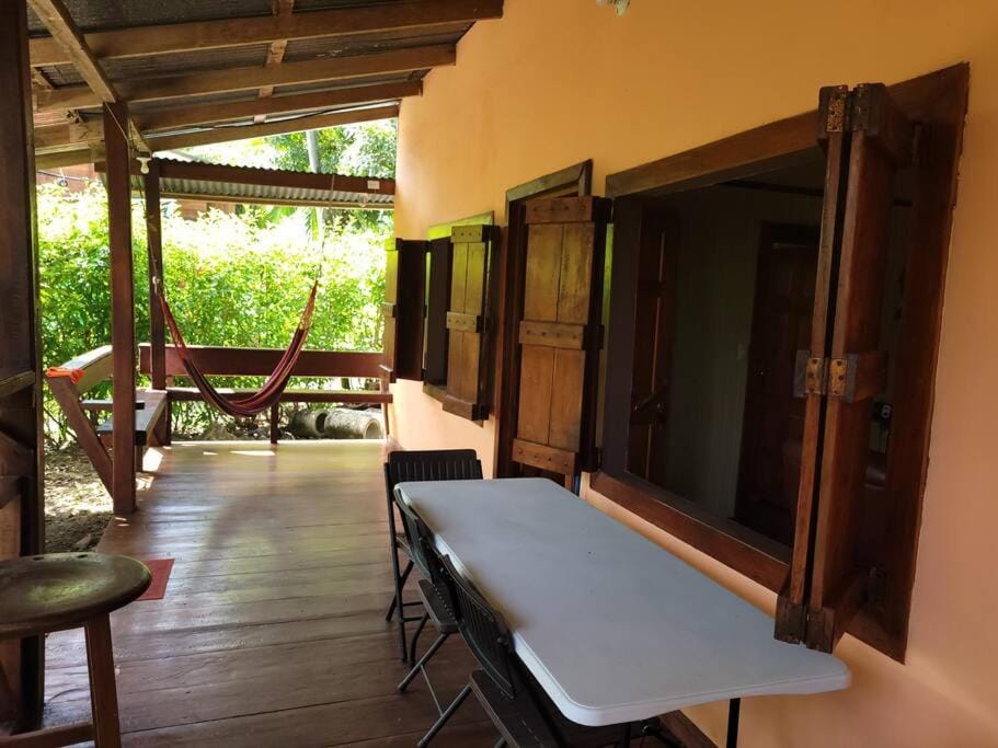 CASA VERO CAHUITA, A 100 M. DEL PARQUE NACIONAL House in Cahuita