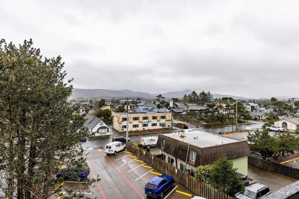 Neighbourhood, City view, Mountain view, Location, Parking