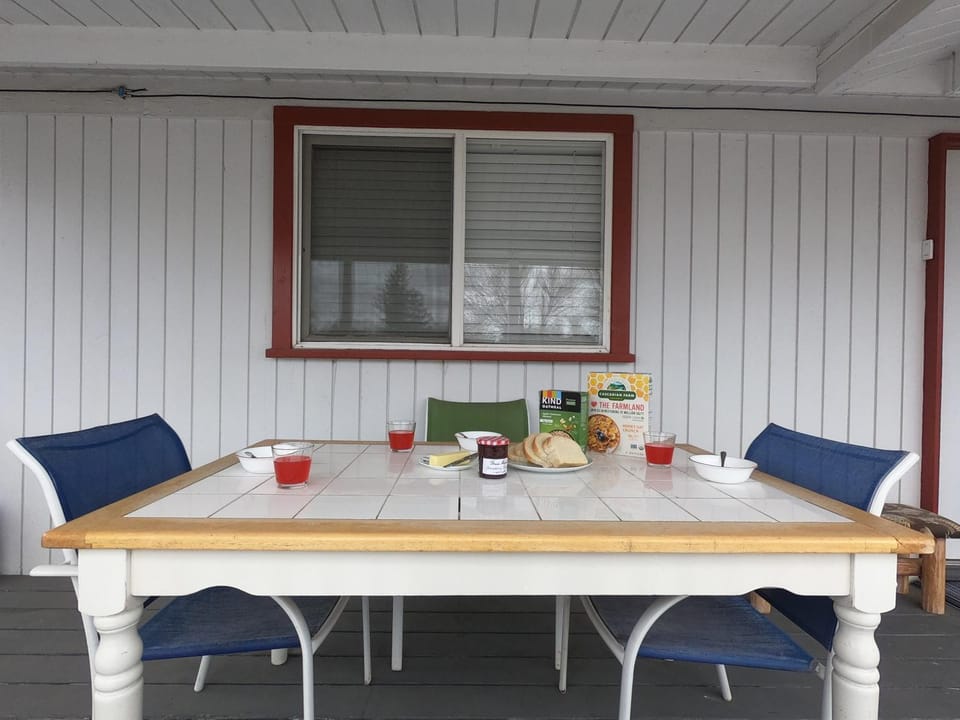 Restaurant/places to eat, Balcony/Terrace, Food and drinks, Dining area, Food, Breakfast, Drinks