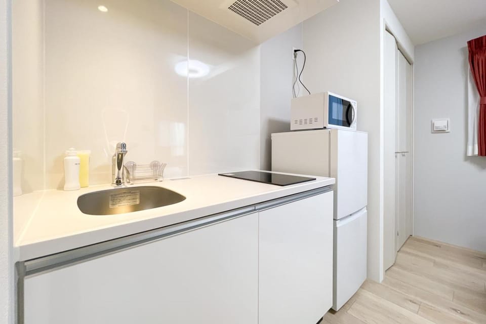 Kitchen or kitchenette, minibar, stove