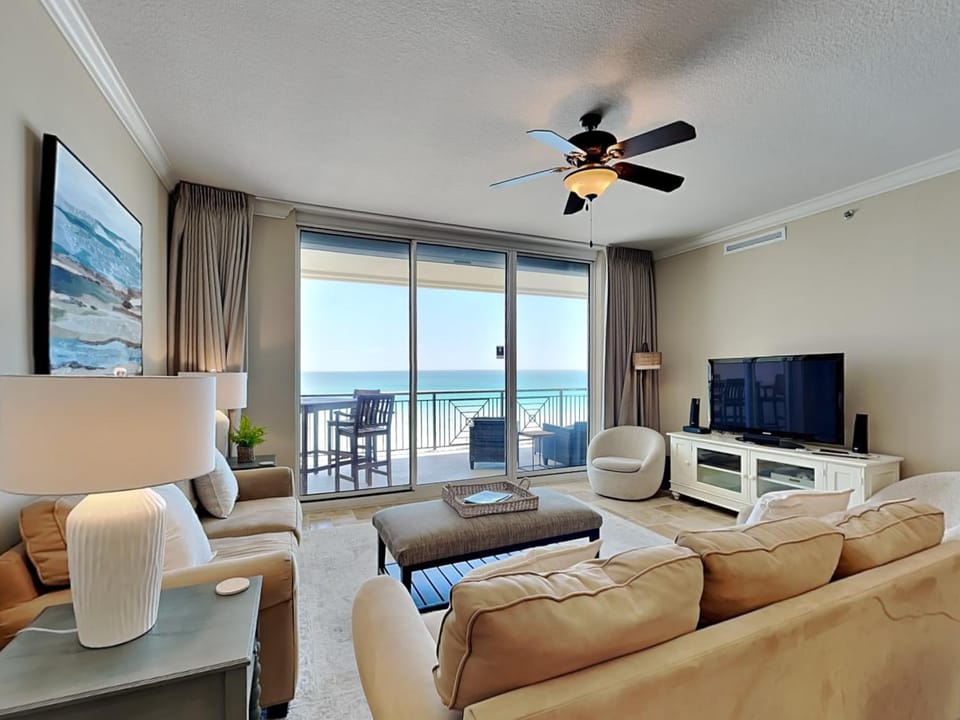 TV and multimedia, Balcony/Terrace, Living room, Seating area, Sea view, furniture