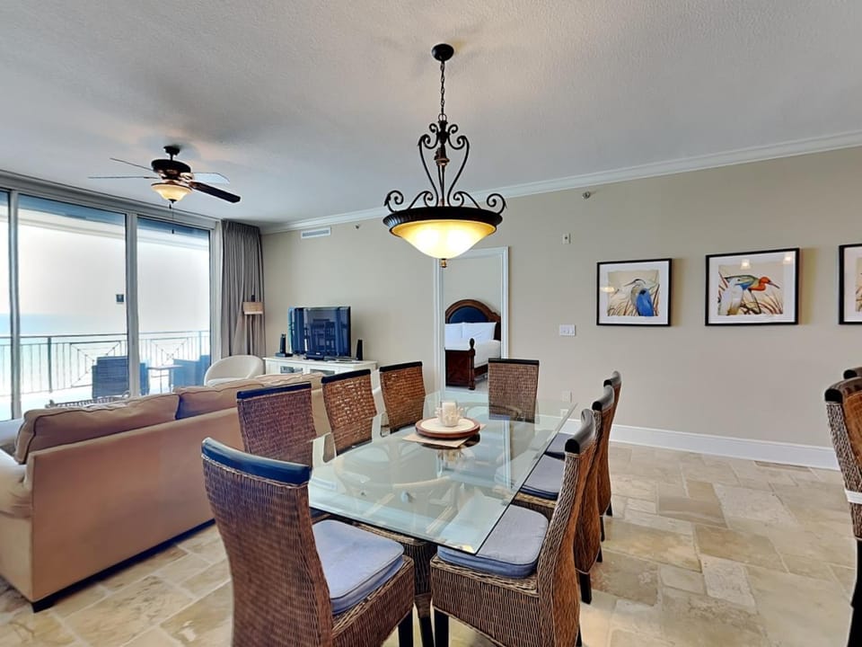 Bed, TV and multimedia, Balcony/Terrace, Living room, Seating area, Dining area, Bedroom, Sea view, furniture