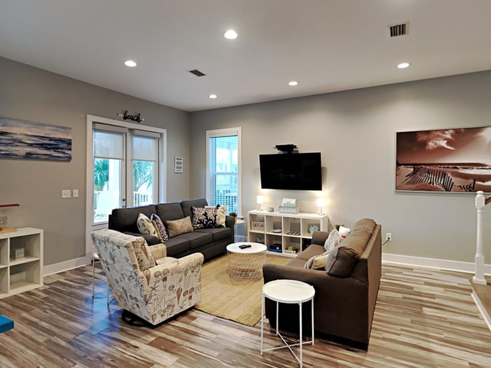 TV and multimedia, Living room, Seating area, furniture