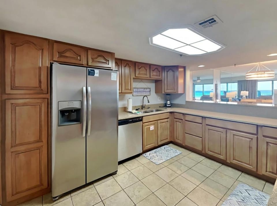 Kitchen or kitchenette, kitchen