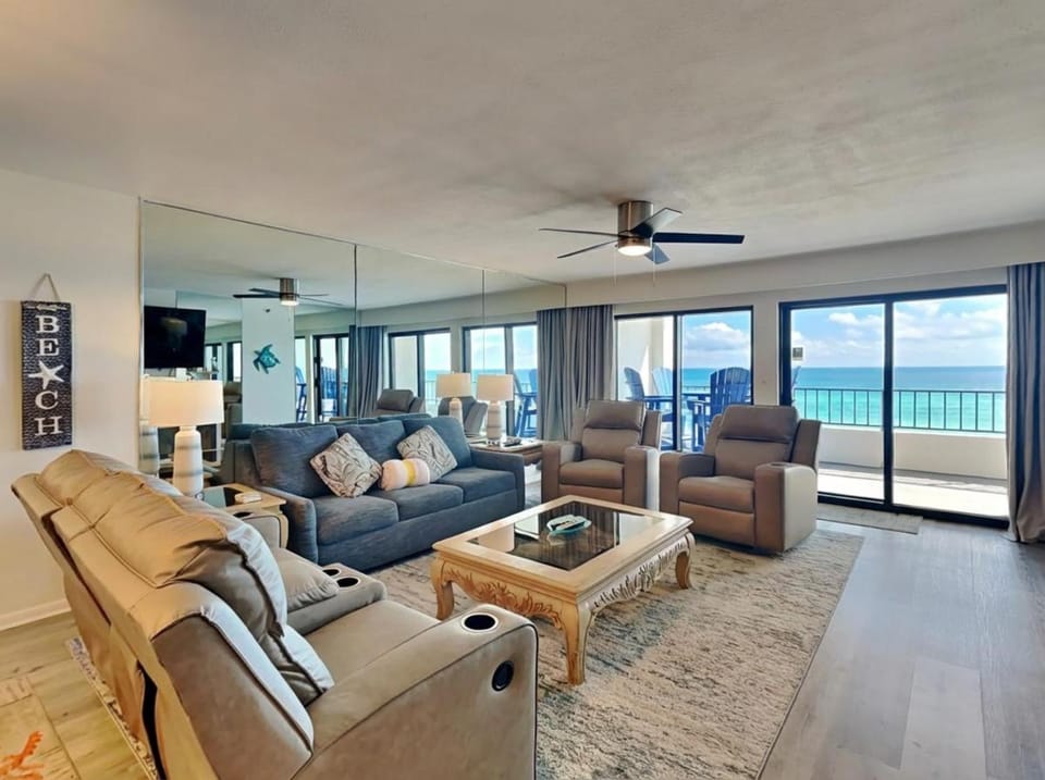 Balcony/Terrace, Living room, Seating area, Sea view, furniture