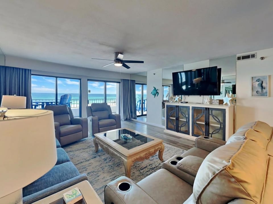 TV and multimedia, Balcony/Terrace, Living room, Seating area, Sea view, furniture