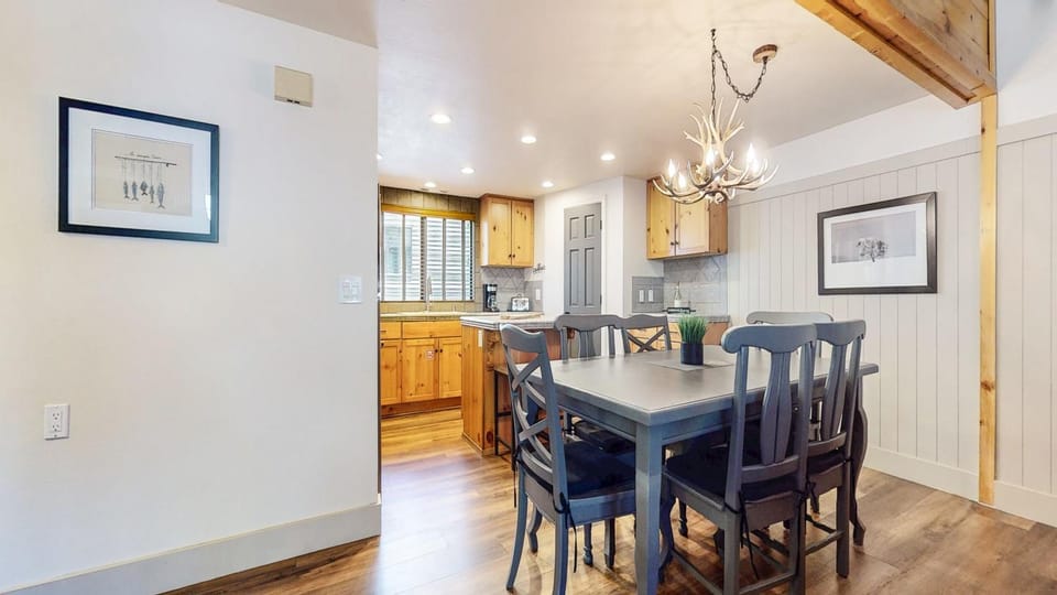 Mammoth Sierra Townhomes #18 condo Apartment in Mammoth Lakes