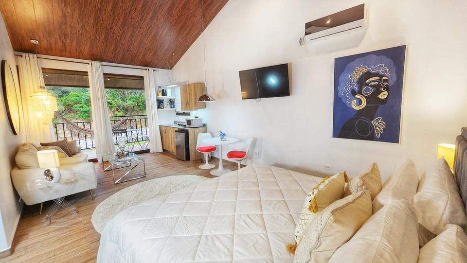 Communal lounge/ TV room, Living room, Photo of the whole room, Seating area, air conditioner
