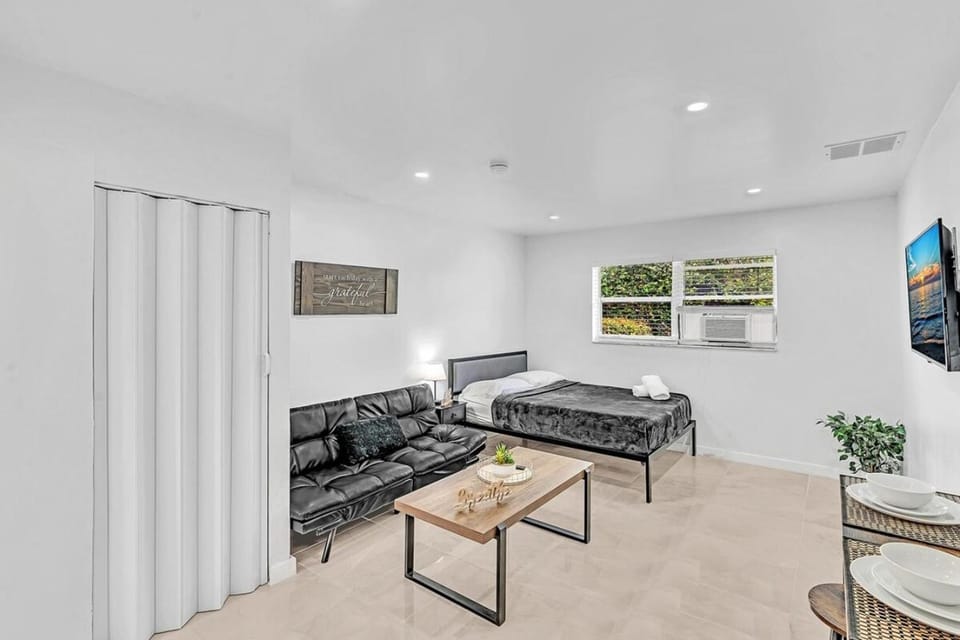 Hollywood Beach Boutique Vacation Studio LB4 House in Hollywood