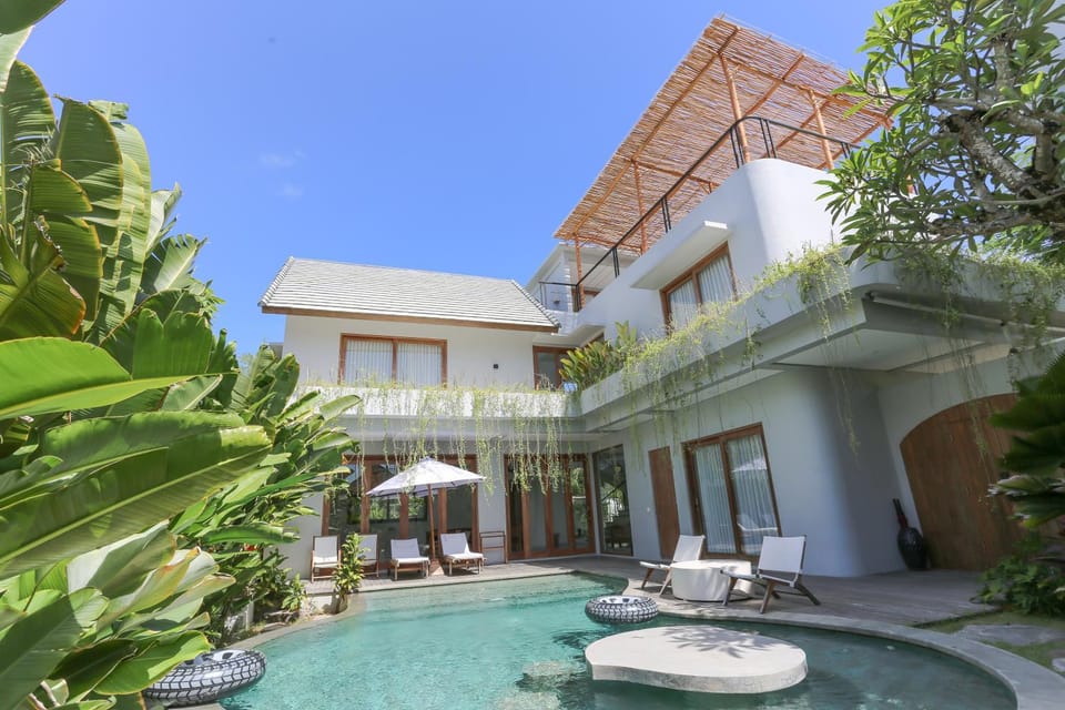 Property building, Swimming pool