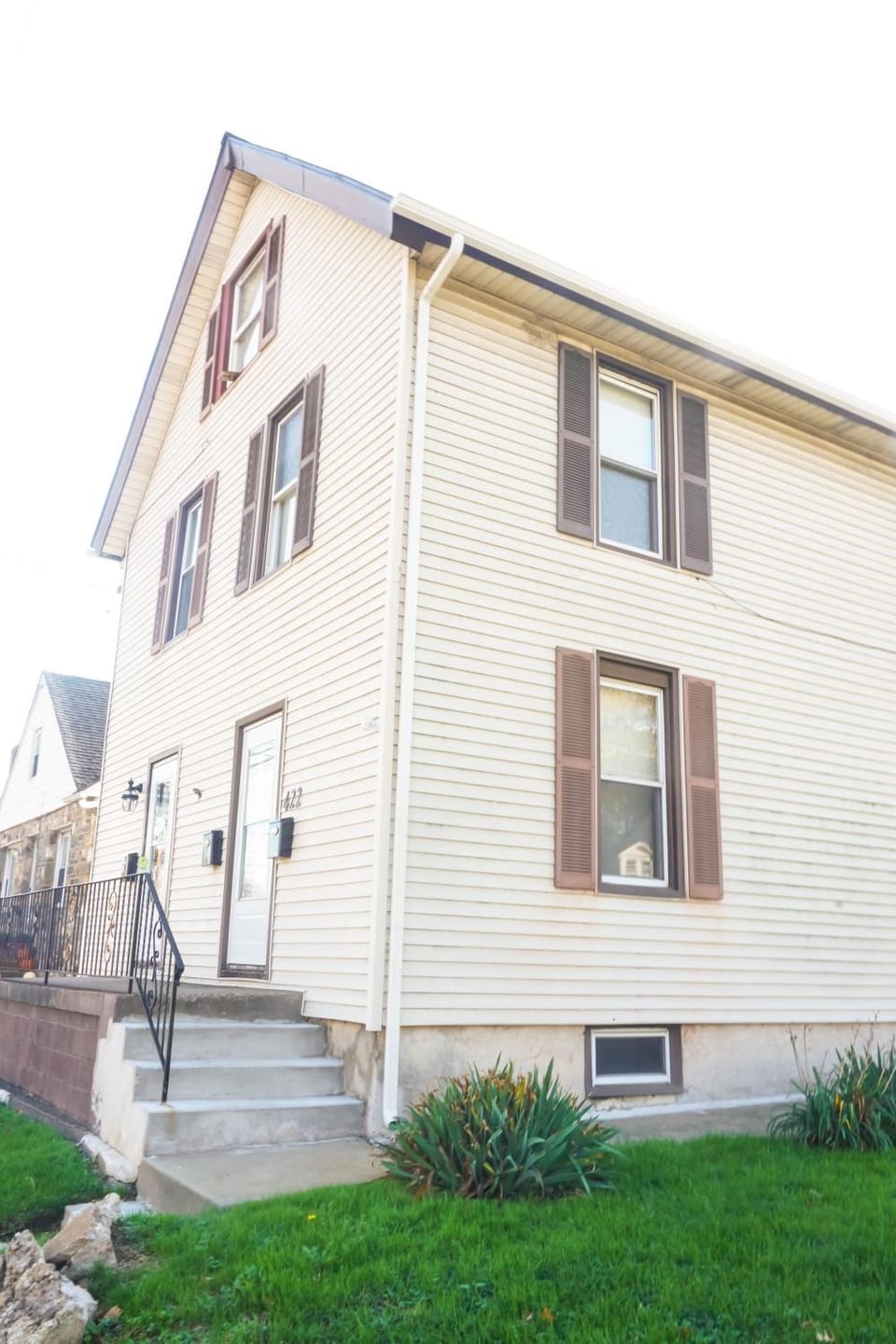 Property building, Facade/entrance, Day, Neighbourhood, Street view