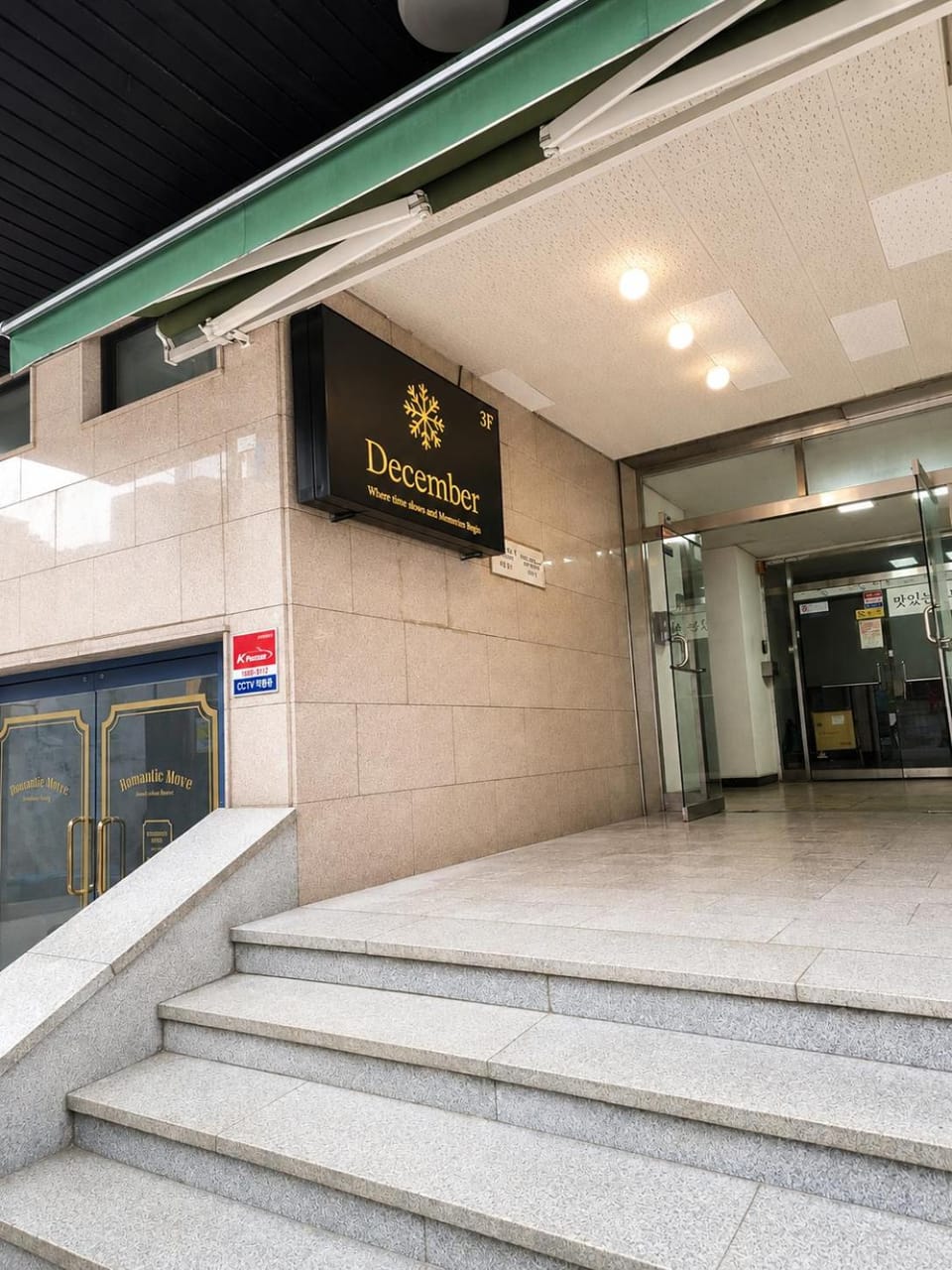 Facade/entrance
